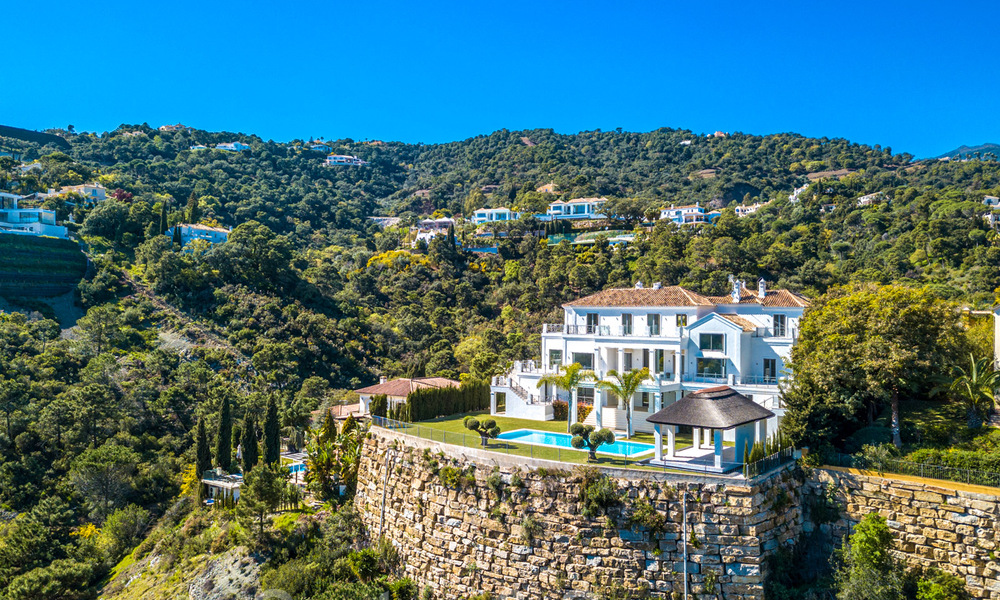 Majestic, contemporary, Mediterranean luxury villa for sale with sea views in the exclusive El Madroñal in Benahavis - Marbella 38877
