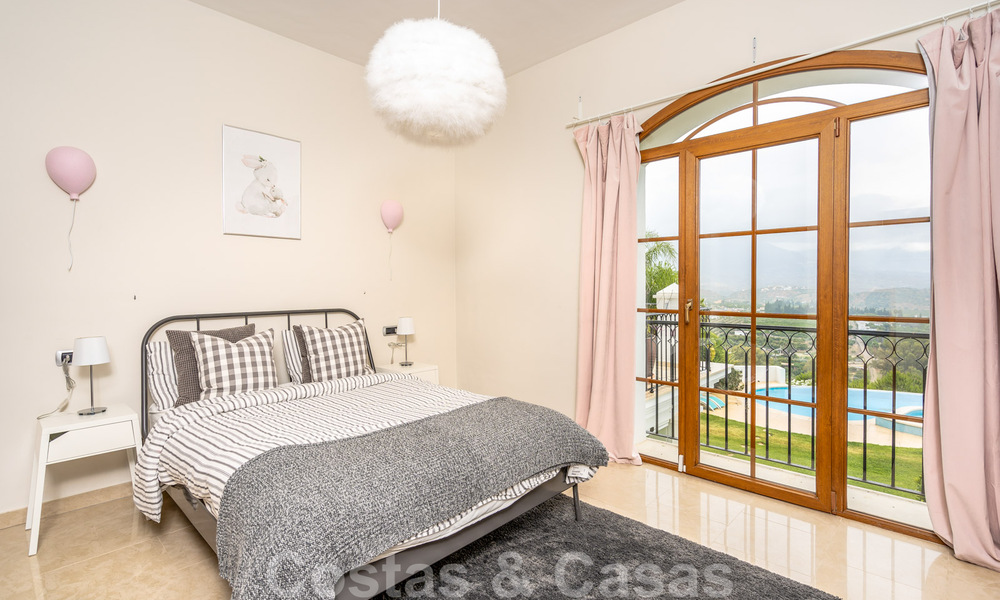 Elegant, Spanish luxury villa for sale on large plot in Mijas, Costa del Sol. Ready to move in. 38952