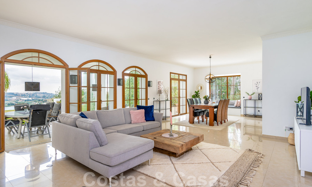 Elegant, Spanish luxury villa for sale on large plot in Mijas, Costa del Sol. Ready to move in. 38956