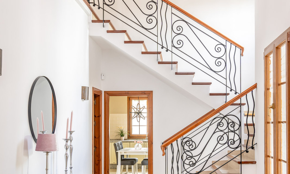 Elegant, Spanish luxury villa for sale on large plot in Mijas, Costa del Sol. Ready to move in. 38959