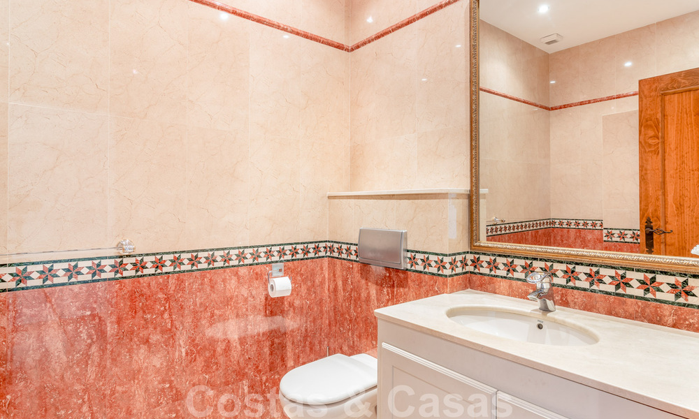 Elegant, Spanish luxury villa for sale on large plot in Mijas, Costa del Sol. Ready to move in. 38963