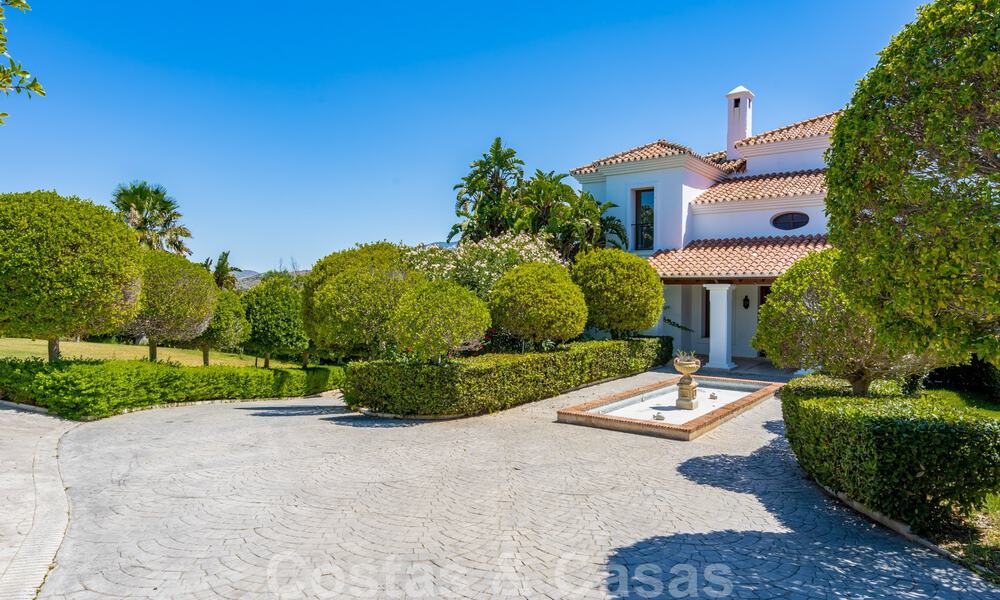Elegant, Spanish luxury villa for sale on large plot in Mijas, Costa del Sol. Ready to move in. 38981