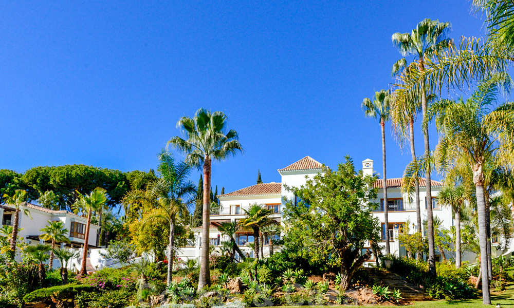 Majestic, palatial estate for sale with guesthouses and surrounded by golf courses in Benahavis - Marbella 38984