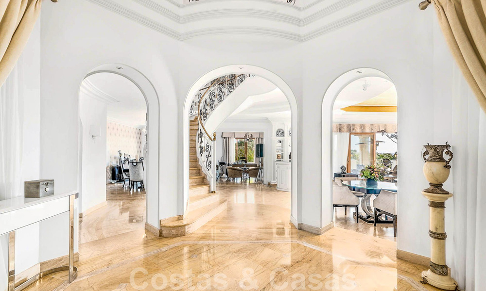 Majestic, palatial estate for sale with guesthouses and surrounded by golf courses in Benahavis - Marbella 38992