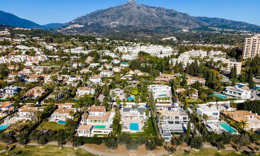 Contemporary, prime location luxury villa for sale in a gated community, frontline golf Las Brisas in Nueva Andalucia, Marbella 39052