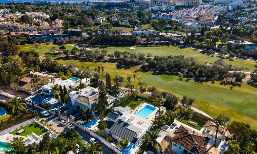 Contemporary, prime location luxury villa for sale in a gated community, frontline golf Las Brisas in Nueva Andalucia, Marbella 39056