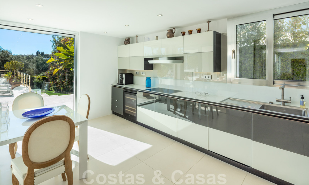 Contemporary, prime location luxury villa for sale in a gated community, frontline golf Las Brisas in Nueva Andalucia, Marbella 39059