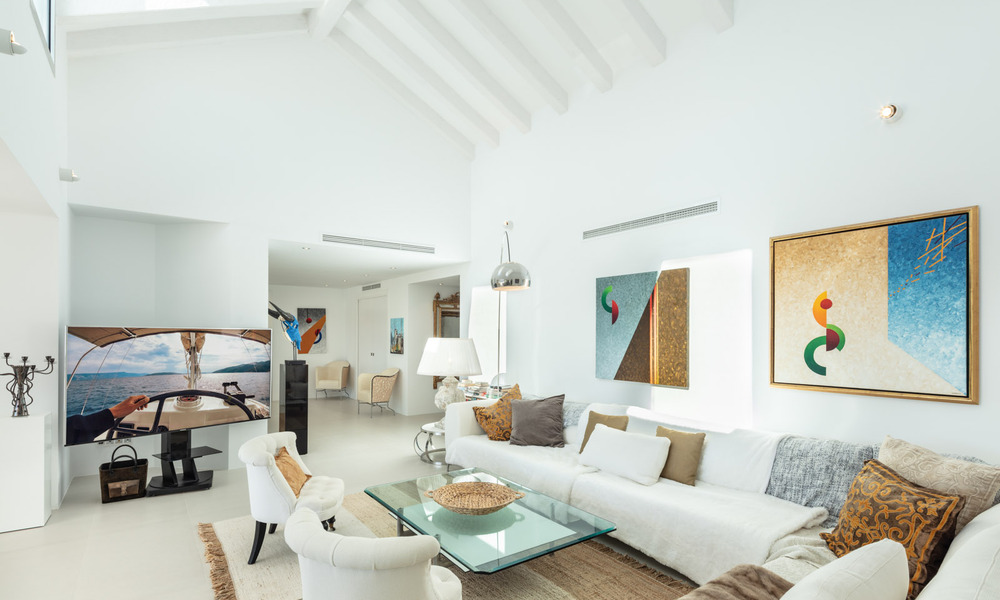Contemporary, prime location luxury villa for sale in a gated community, frontline golf Las Brisas in Nueva Andalucia, Marbella 39061