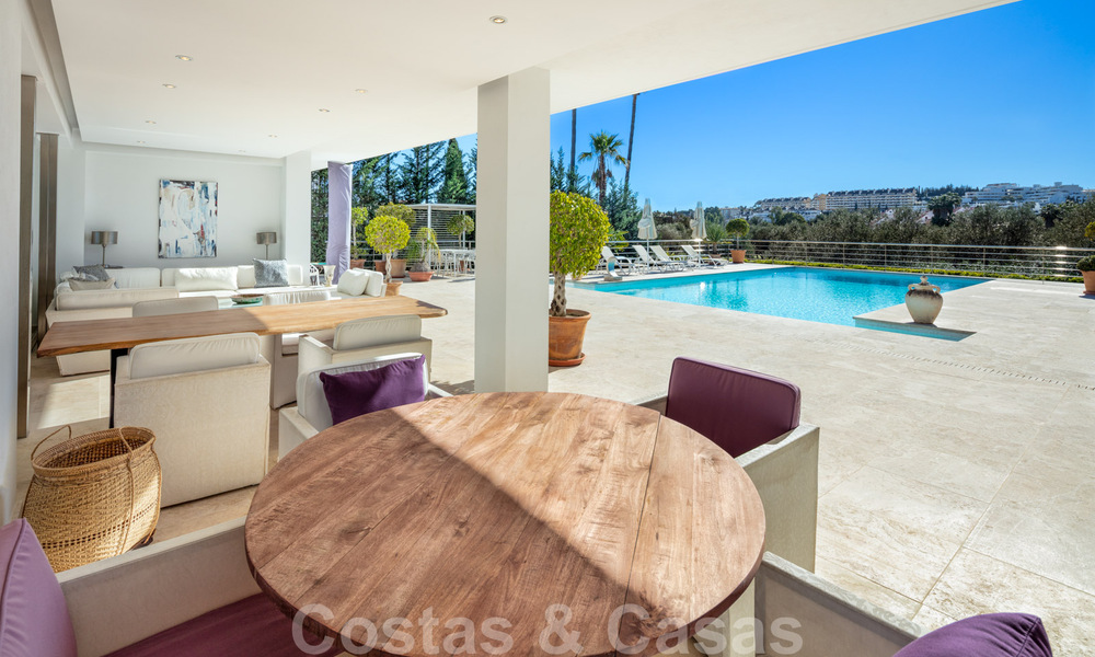 Contemporary, prime location luxury villa for sale in a gated community, frontline golf Las Brisas in Nueva Andalucia, Marbella 39063