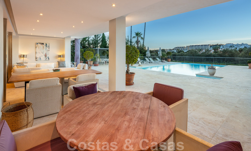 Contemporary, prime location luxury villa for sale in a gated community, frontline golf Las Brisas in Nueva Andalucia, Marbella 39068