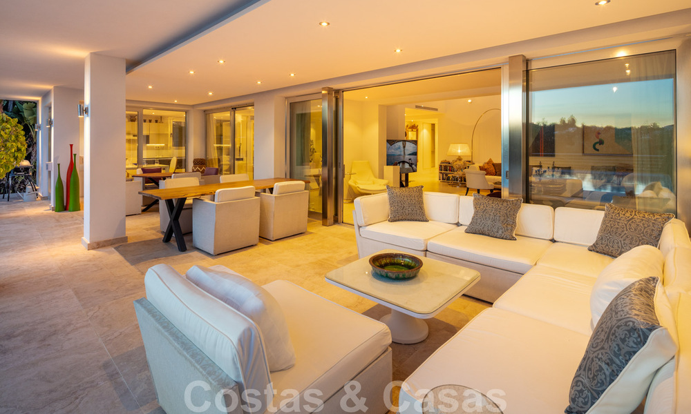 Contemporary, prime location luxury villa for sale in a gated community, frontline golf Las Brisas in Nueva Andalucia, Marbella 39069