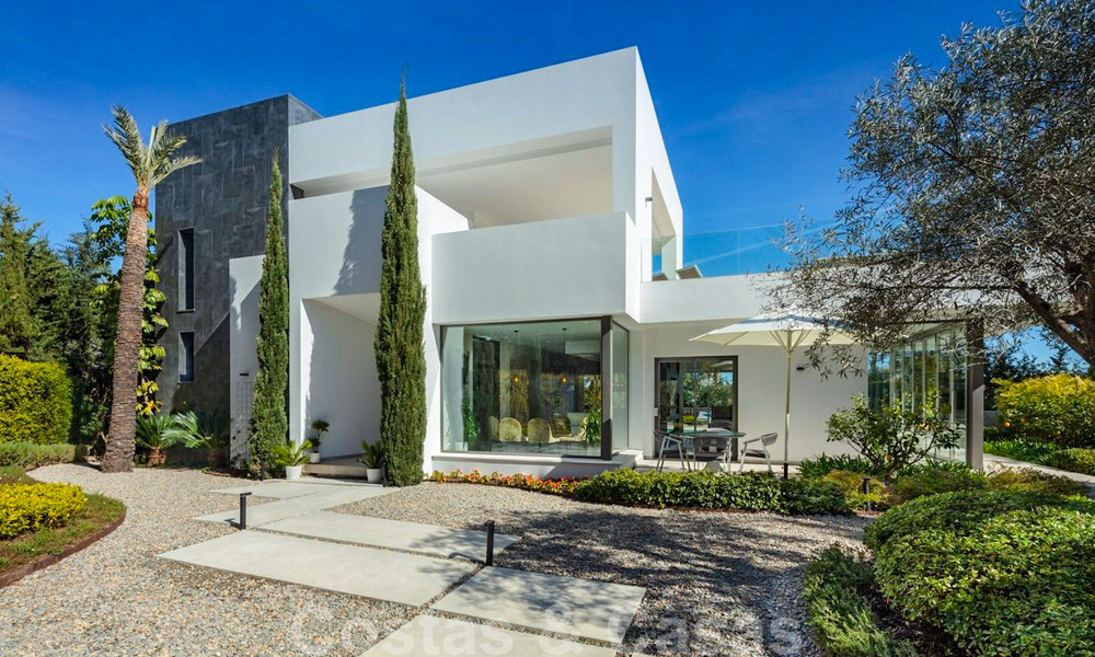 Contemporary, modern villa for sale in Nueva Andalucia, Marbella 39090