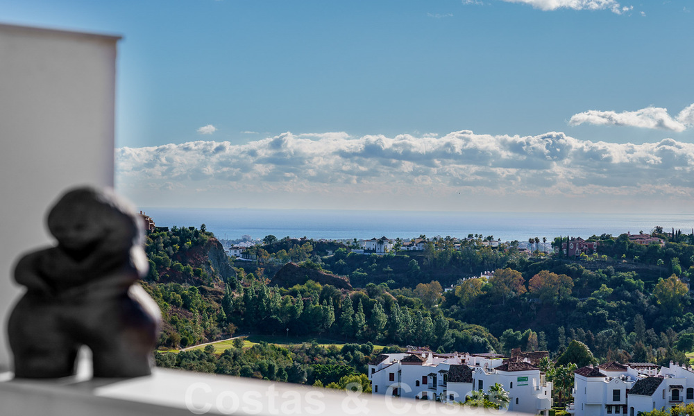 Modern, contemporary, luxury penthouse for sale with panoramic views of the valley and the sea in exclusive Benahavis - Marbella 39124