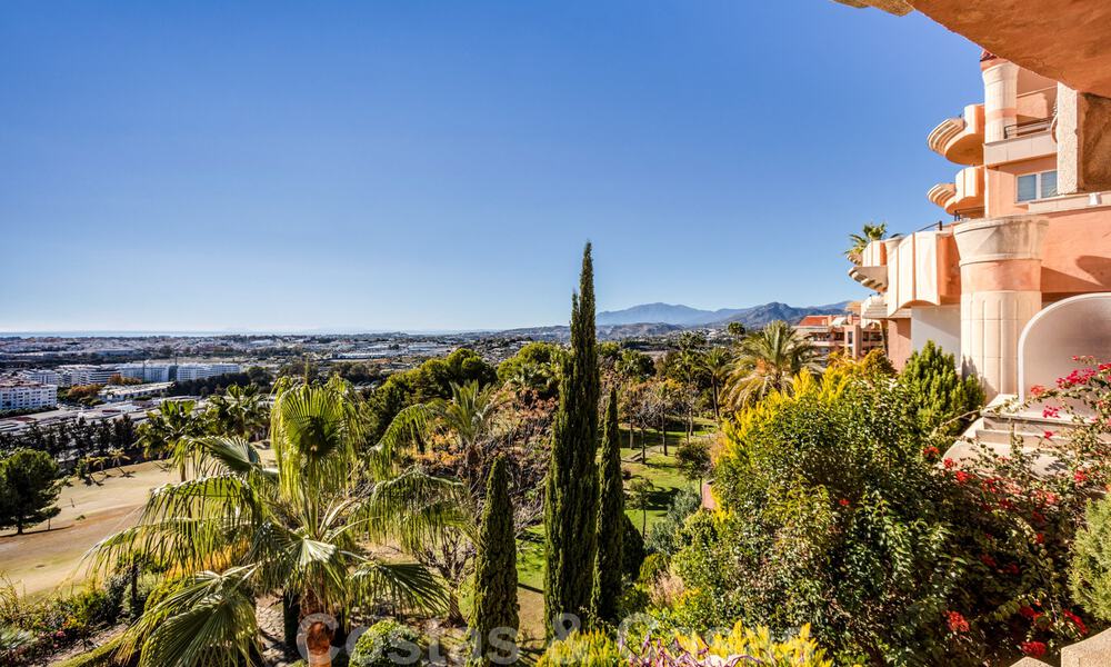 Spacious apartment for sale with panoramic sea views in golf resort in Nueva Andalucia, Marbella 39142