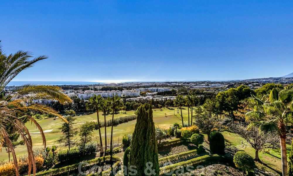 Spacious apartment for sale with panoramic sea views in golf resort in Nueva Andalucia, Marbella 39144