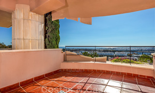 Spacious apartment for sale with panoramic sea views in golf resort in Nueva Andalucia, Marbella 39145 