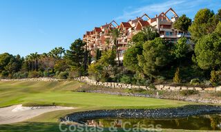 Spacious apartment for sale with panoramic sea views in golf resort in Nueva Andalucia, Marbella 39669 