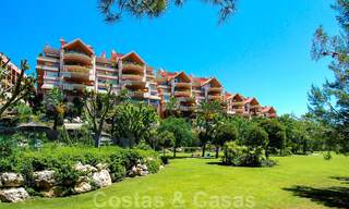 Spacious apartment for sale with panoramic sea views in golf resort in Nueva Andalucia, Marbella 39673 