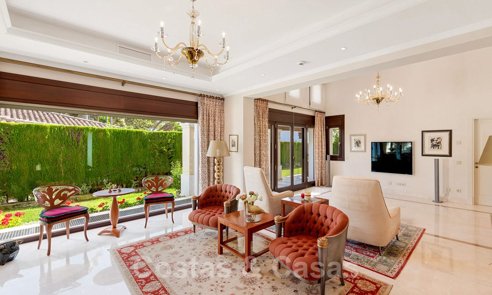 Mediterranean, beachside villa for sale in exclusive residential area on the beach on the Golden Mile of Marbella 39171