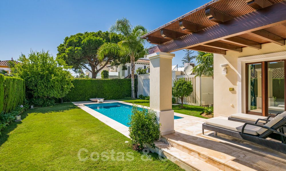 Mediterranean, beachside villa for sale in exclusive residential area on the beach on the Golden Mile of Marbella 39184