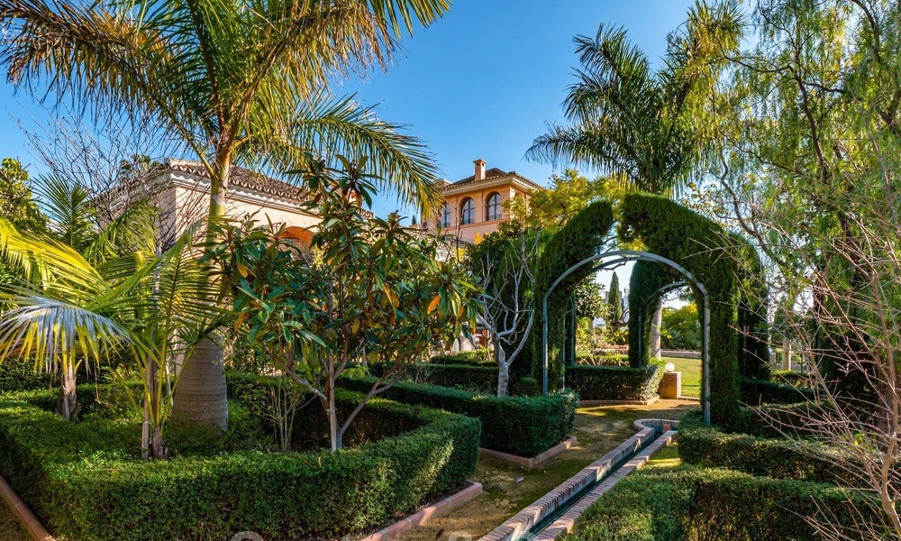 Luxury villa in attractive, Mediterranean style for sale with sea views in a five star golf resort in Benahavis - Marbella 39299