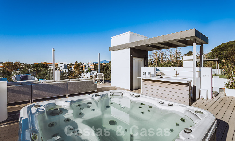 Ready to move in, modern luxury villa for sale, near the beach and Puerto Banus, on the Golden Mile in Marbella 39351