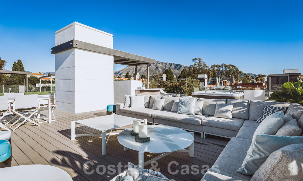 Ready to move in, modern luxury villa for sale, near the beach and Puerto Banus, on the Golden Mile in Marbella 39354