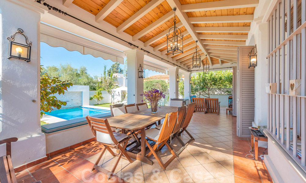Spanish villa for sale in beachside urbanization on the Golden Mile in Marbella 39441
