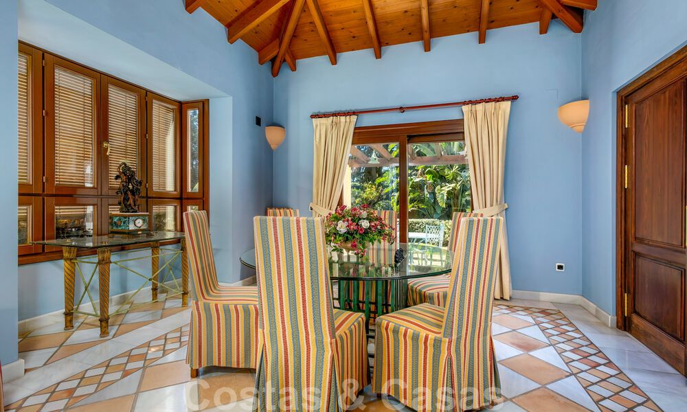 Luxury villa in Mediterranean style for sale within walking distance to the beach, golf course and amenities in the prestigious Guadalmina Baja in Marbella 39563