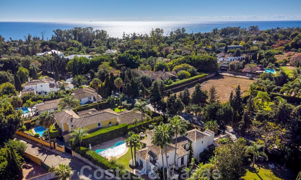Luxury villa in Mediterranean style for sale within walking distance to the beach, golf course and amenities in the prestigious Guadalmina Baja in Marbella 39564