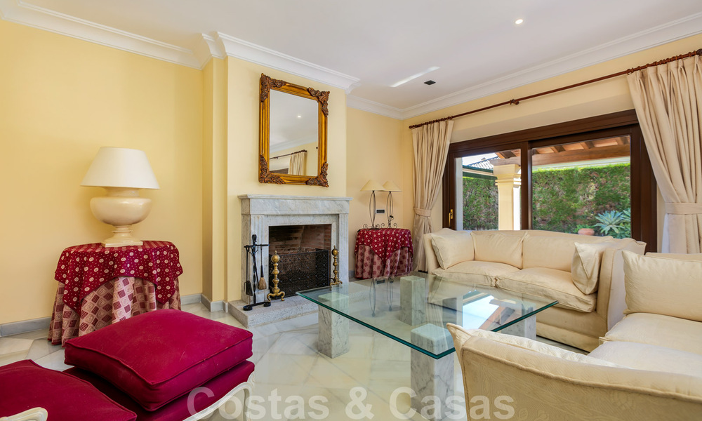 Luxury villa in Mediterranean style for sale within walking distance to the beach, golf course and amenities in the prestigious Guadalmina Baja in Marbella 39572