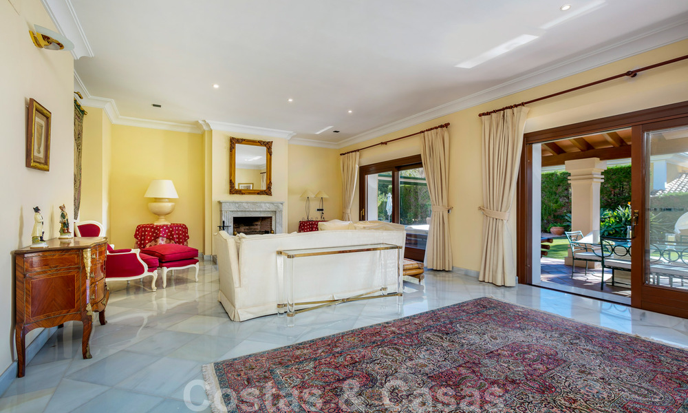 Luxury villa in Mediterranean style for sale within walking distance to the beach, golf course and amenities in the prestigious Guadalmina Baja in Marbella 39573