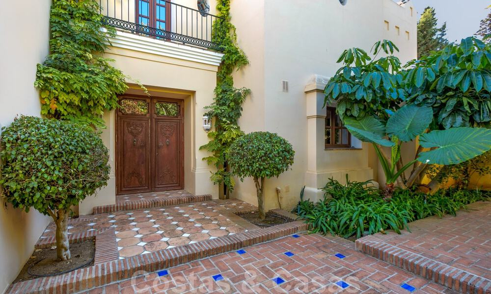 Luxury villa in Mediterranean style for sale within walking distance to the beach, golf course and amenities in the prestigious Guadalmina Baja in Marbella 39586