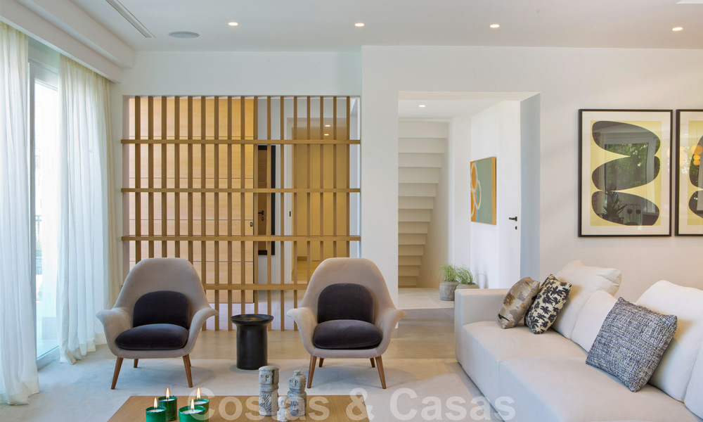 Renovated, spacious luxury villa for sale in a Mediterranean style with a contemporary design in Nueva Andalucia, Marbella 39589