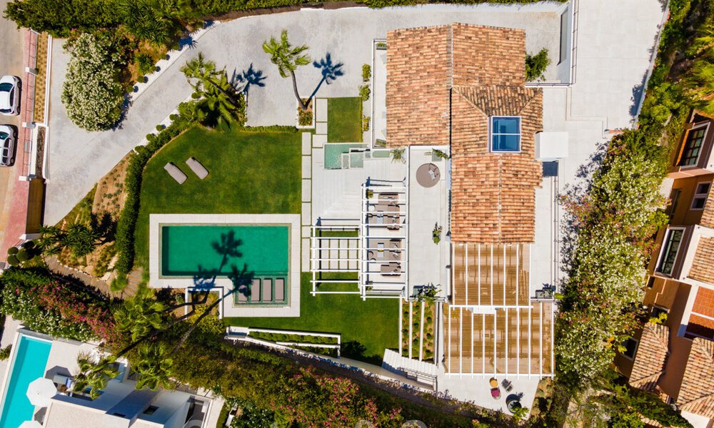 Renovated, spacious luxury villa for sale in a Mediterranean style with a contemporary design in Nueva Andalucia, Marbella 39597