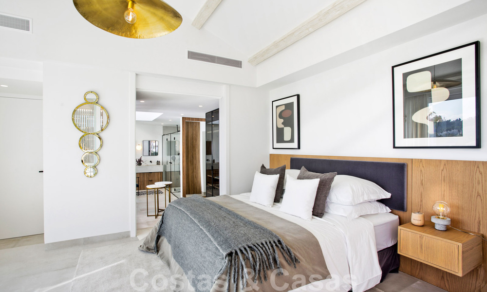 Renovated, spacious luxury villa for sale in a Mediterranean style with a contemporary design in Nueva Andalucia, Marbella 39616