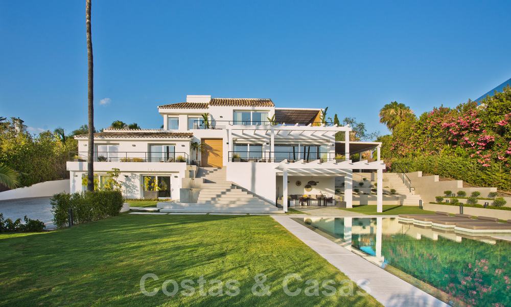 Renovated, spacious luxury villa for sale in a Mediterranean style with a contemporary design in Nueva Andalucia, Marbella 39624