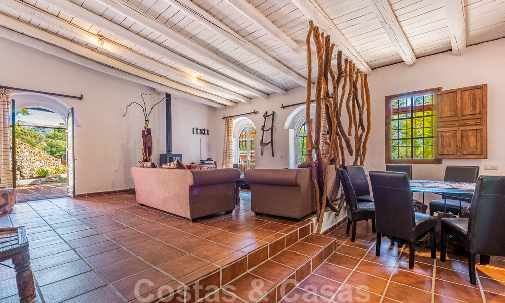 Traditional rustic style property for sale on a spacious plot of more than 17.000m² on the outskirts of town in exclusive Benahavis 39940