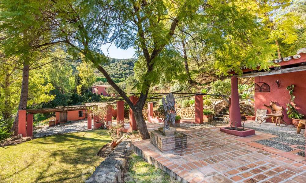 Traditional rustic style property for sale on a spacious plot of more than 17.000m² on the outskirts of town in exclusive Benahavis 39960