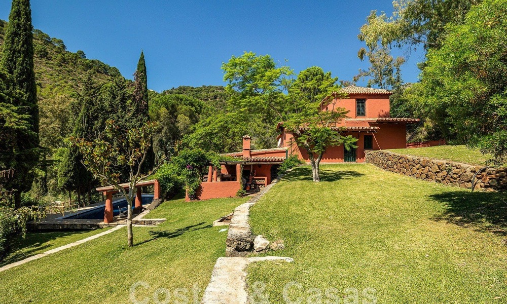 Traditional rustic style property for sale on a spacious plot of more than 17.000m² on the outskirts of town in exclusive Benahavis 55766