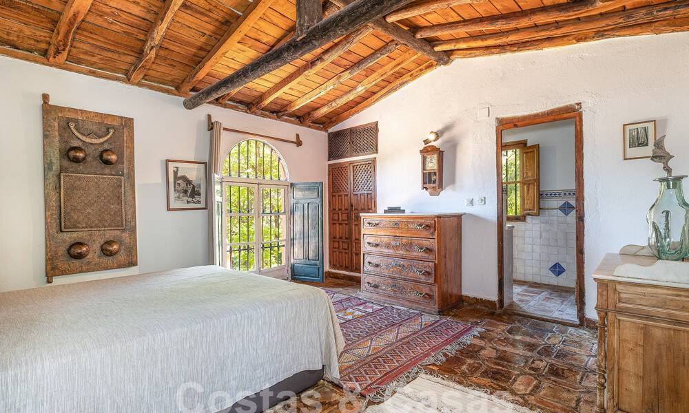 Traditional rustic style property for sale on a spacious plot of more than 17.000m² on the outskirts of town in exclusive Benahavis 55778