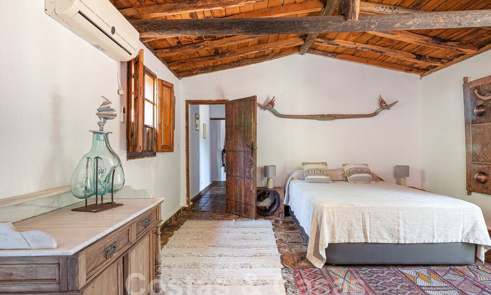 Traditional rustic style property for sale on a spacious plot of more than 17.000m² on the outskirts of town in exclusive Benahavis 55779