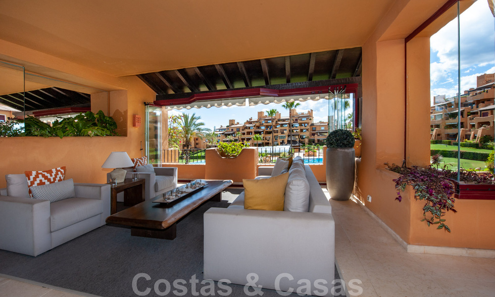 Spacious luxury apartment for sale with sea views, in a frontline beach complex on the New Golden Mile between Marbella and Estepona 40005
