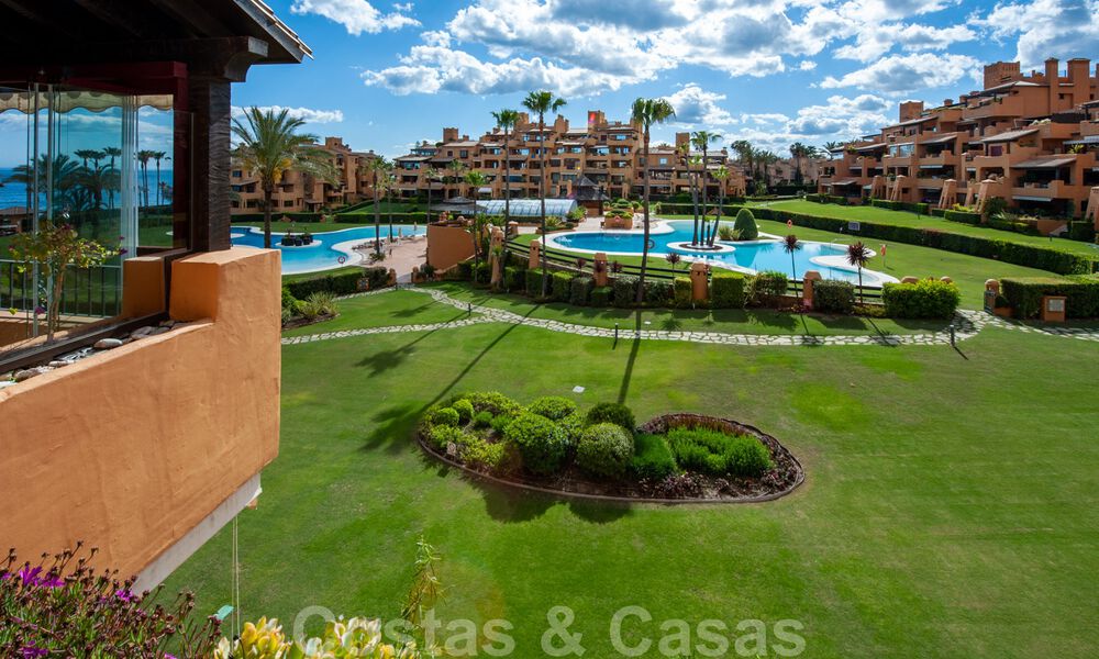 Spacious luxury apartment for sale with sea views, in a frontline beach complex on the New Golden Mile between Marbella and Estepona 40013