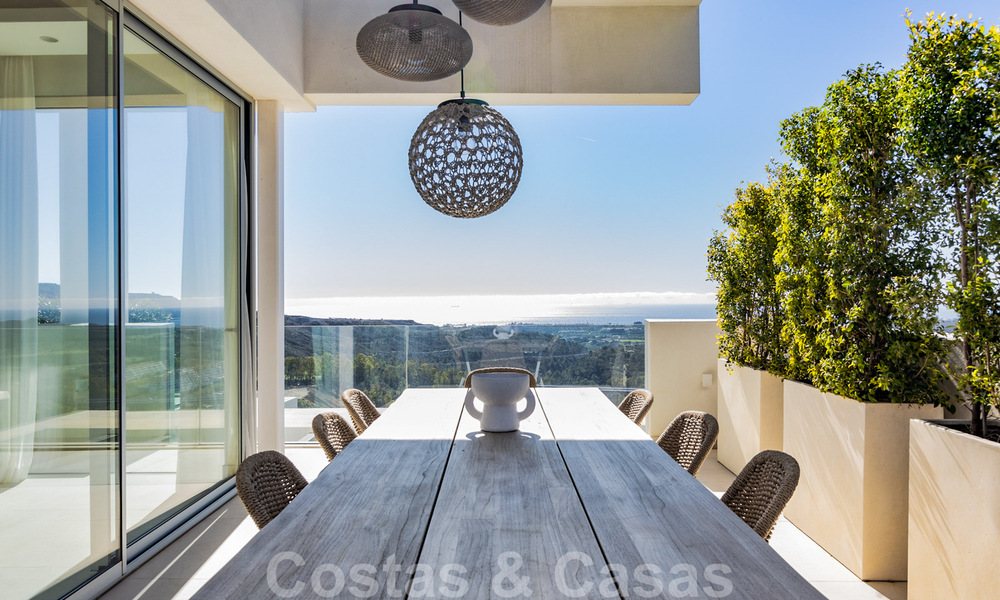 Ready to move in, modern - Andalusian new, luxury apartments for sale with sea views in a gated resort in Benahavis - Marbella 40247