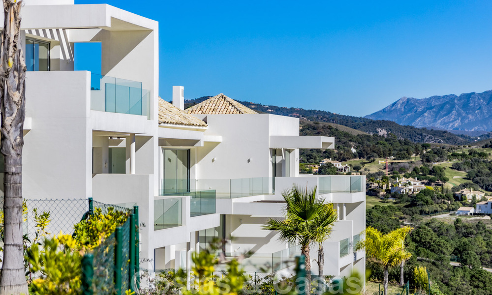 Ready to move in, modern - Andalusian new, luxury apartments for sale with sea views in a gated resort in Benahavis - Marbella 40251