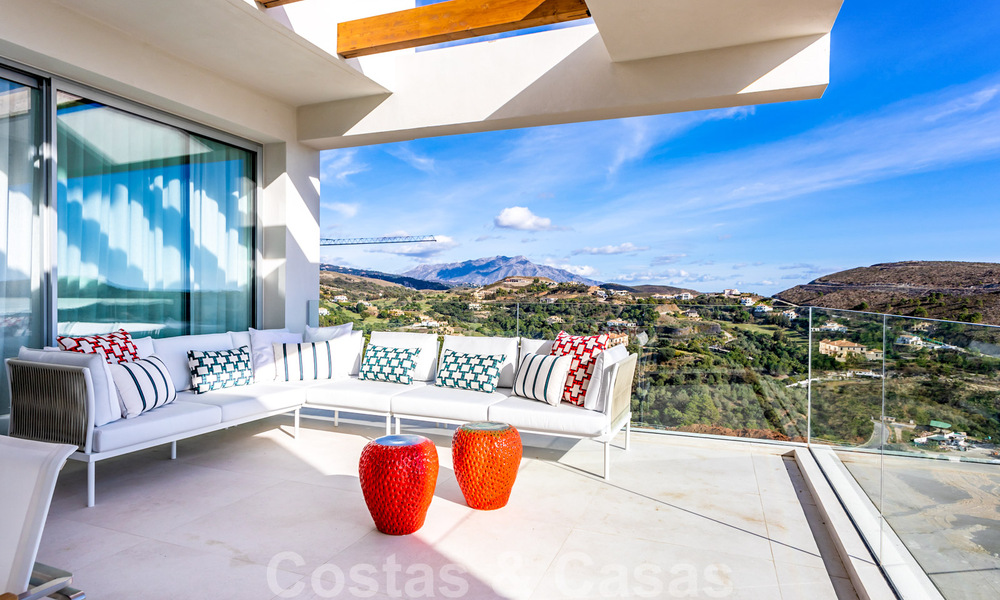Ready to move in, modern - Andalusian new, luxury apartments for sale with sea views in a gated resort in Benahavis - Marbella 40268