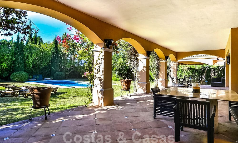 Traditional, Mediterranean luxury villa for sale in the golf valley of Nueva Andalucia - Marbella 40285