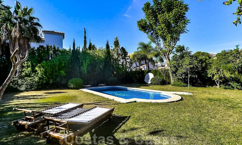 Traditional, Mediterranean luxury villa for sale in the golf valley of Nueva Andalucia - Marbella 40287
