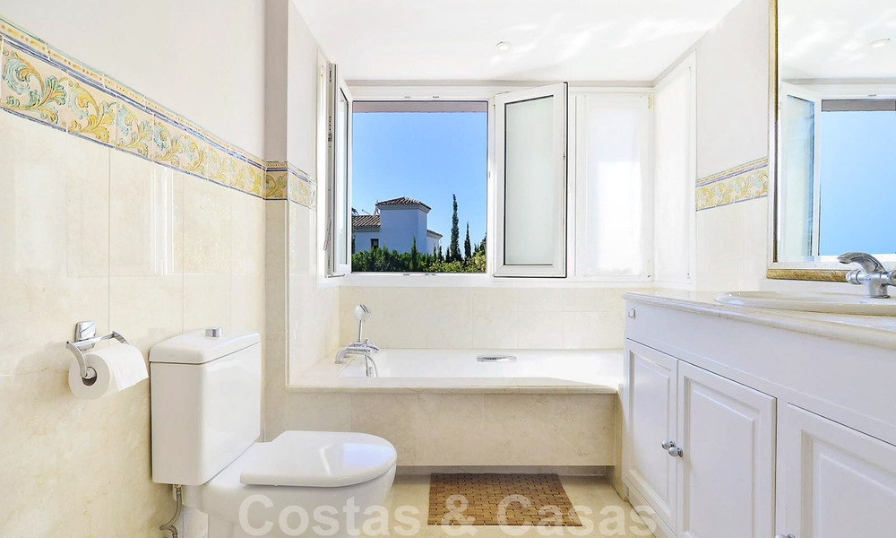 Traditional, Mediterranean luxury villa for sale in the golf valley of Nueva Andalucia - Marbella 40290
